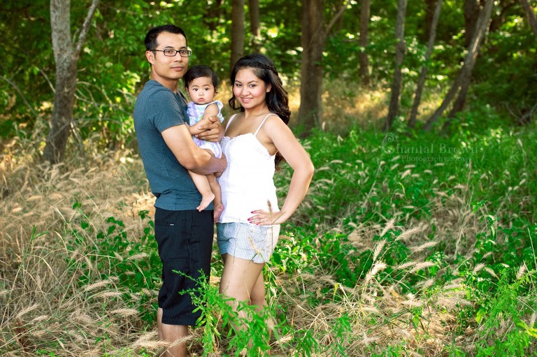 Gorgeous-Family-portrait-in-the-forest-Richardson-park-Texas